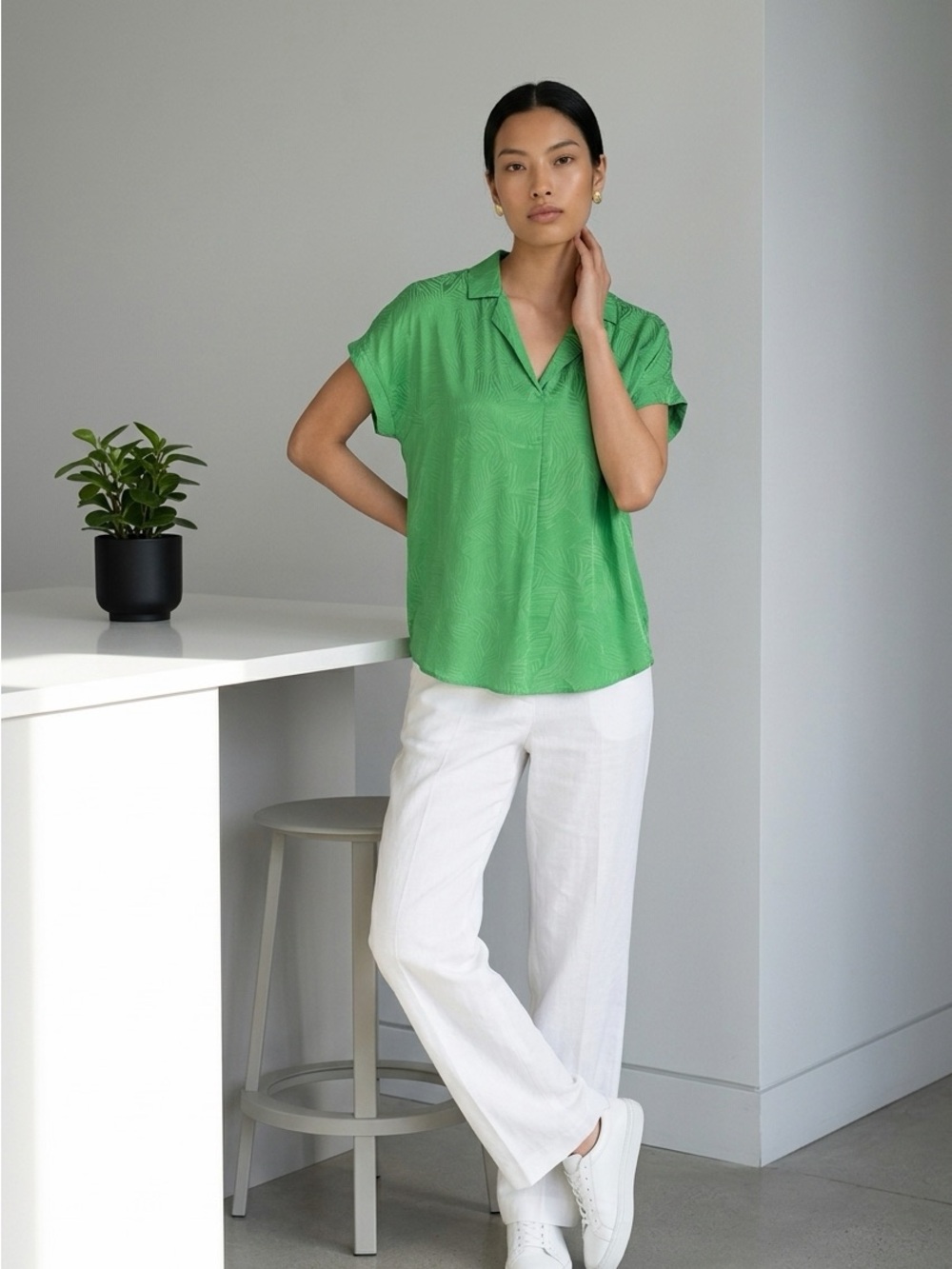 Rachel Roy Women’s Sz XS Green Leaf Collared Short Dolman Sleeve Top Silky